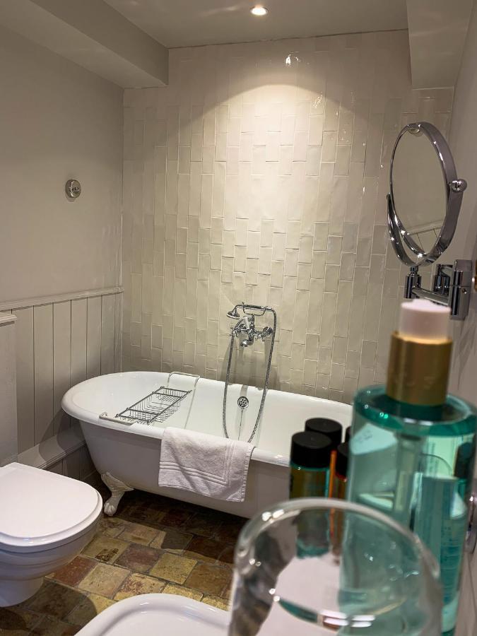 La Petite Folie Bed & Breakfast องเฟลอร์ ภายนอก รูปภาพ
